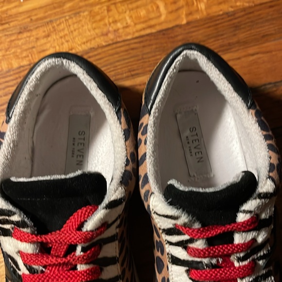 STEVEN New York By Steve Madden leopard and tiger print 8.5 sneakers - Picture 2 of 7
